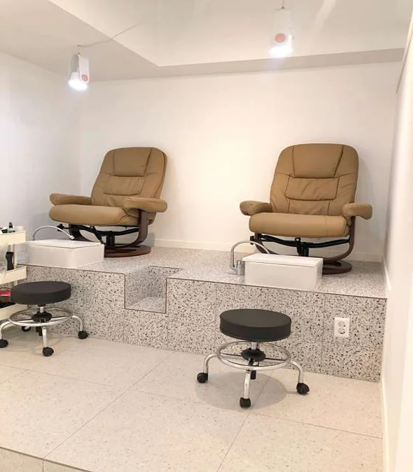 아리니 네일엔래쉬