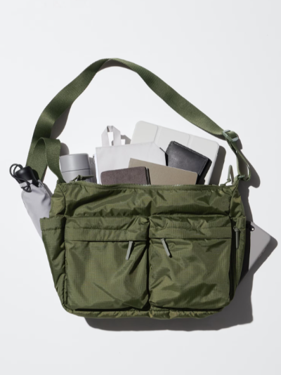 유니클로 멀티포켓숄더백