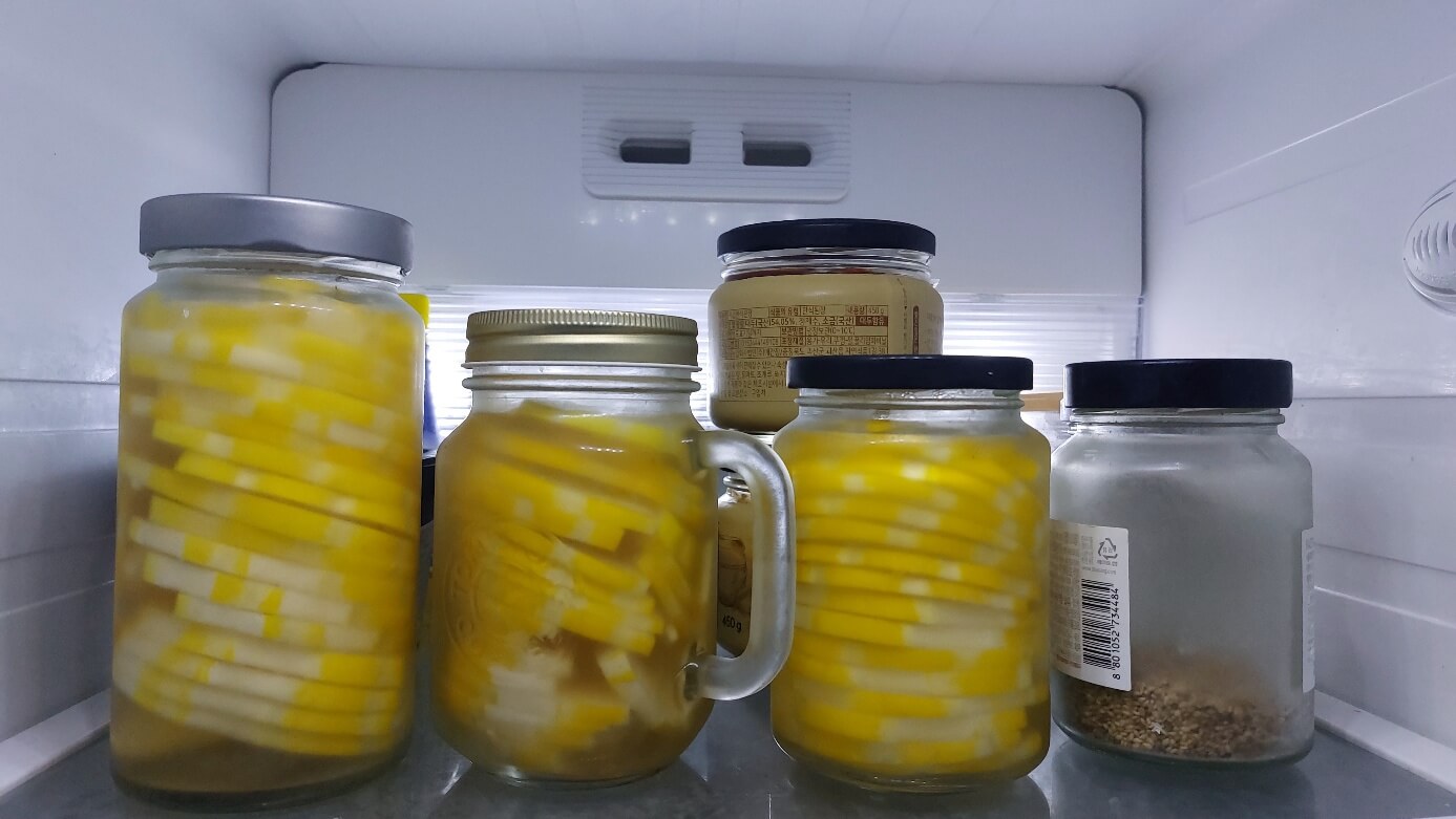 참외피클 냉장고에 보관되어 있는 사진