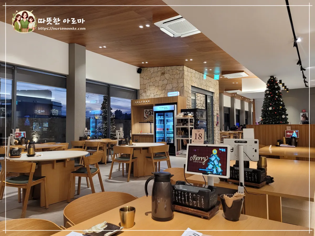 기장끝집-일광점-넓은매장모습-셀프바-실내트리