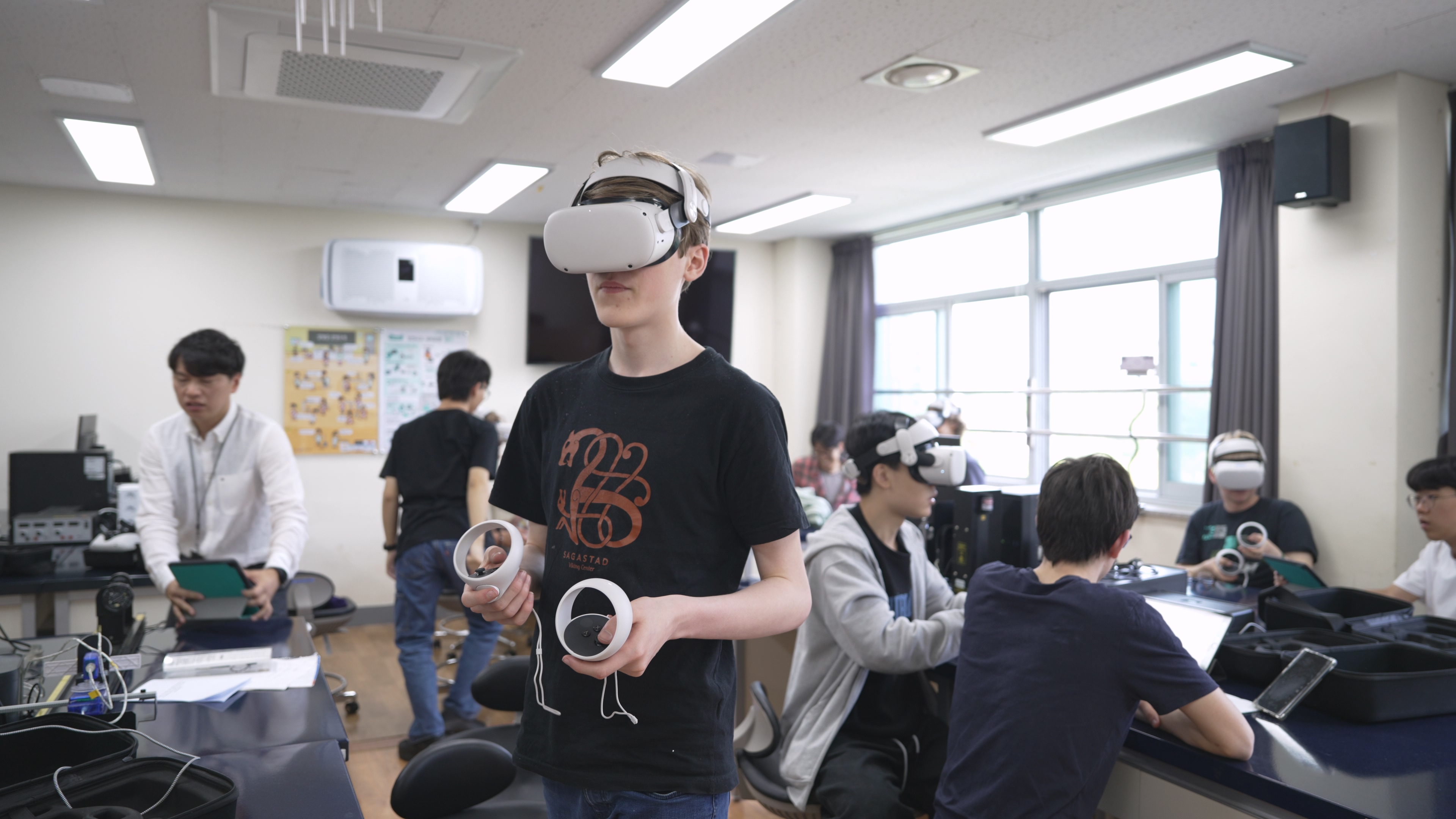 CERN 입자가속기 VR 체험. 광주과학고-WOG 학생교류, 미래 과학자 육성