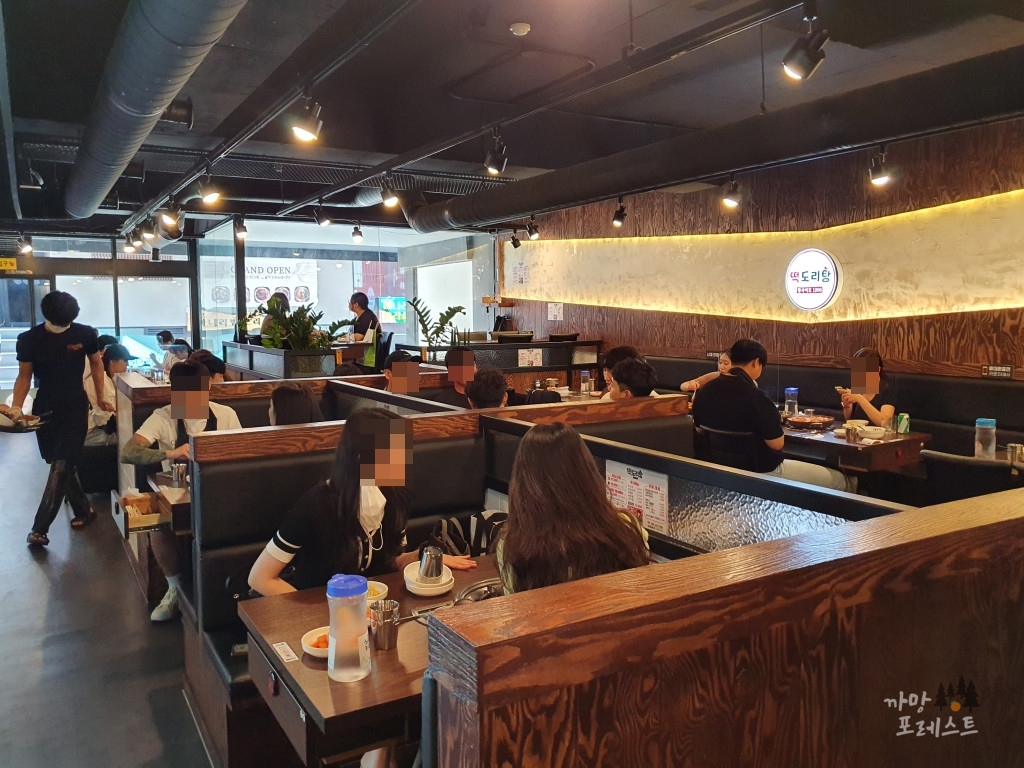 떡도리탕 강남점 매장 내부