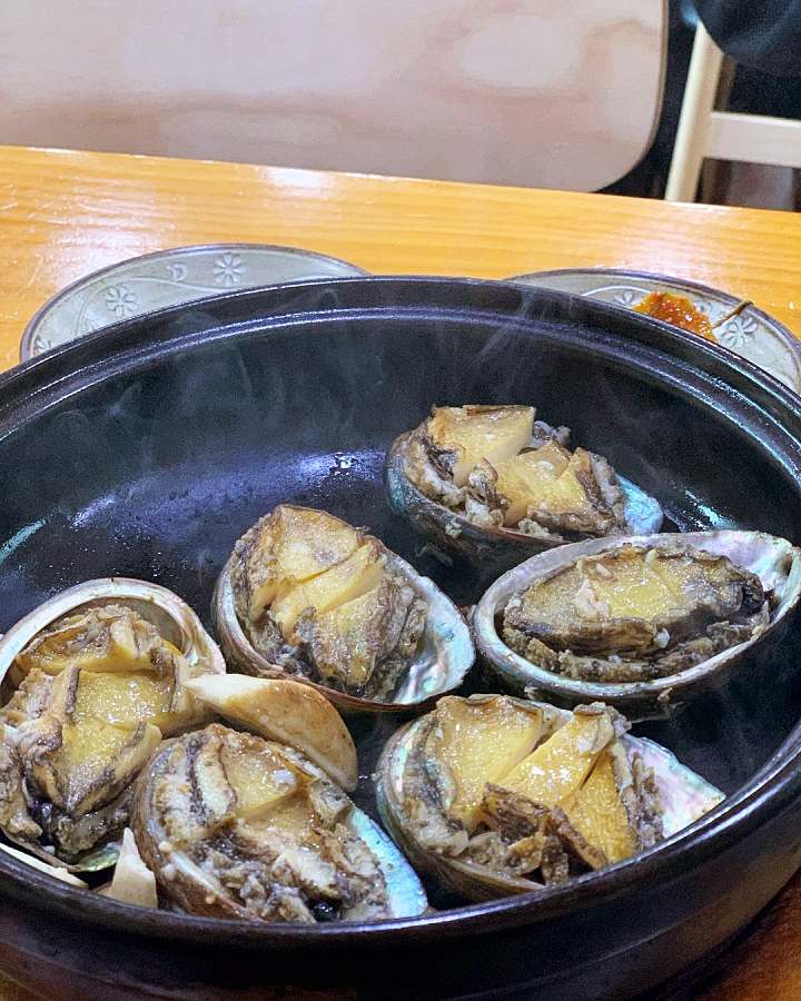 전복삼합 제주식 식당 정찬 게스트 성게 미역국 돔베고기 고등어구이 동대문구 회기동 제기동 맛집