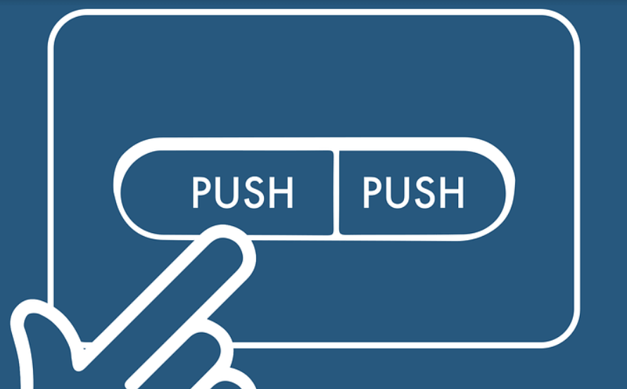 항문에서 피가 나는 이유를 확인하기 위해 푸쉬 버튼을 누르는 모습