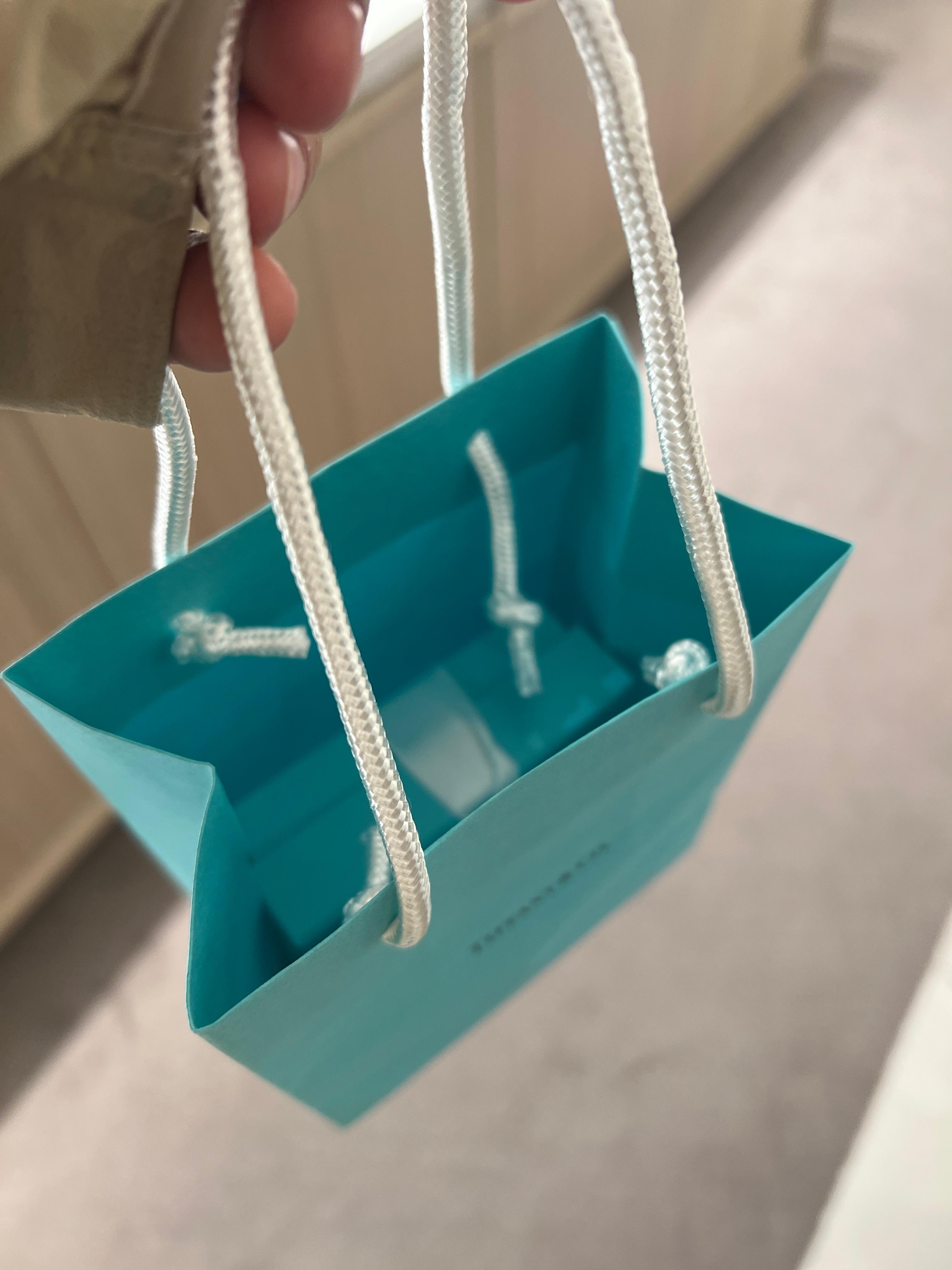 티파니앤코 미디움 하트 참 리뷰