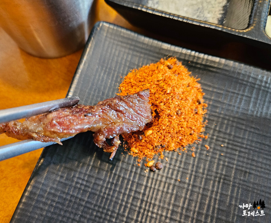 샤브큐 소스에 찍어서 한입