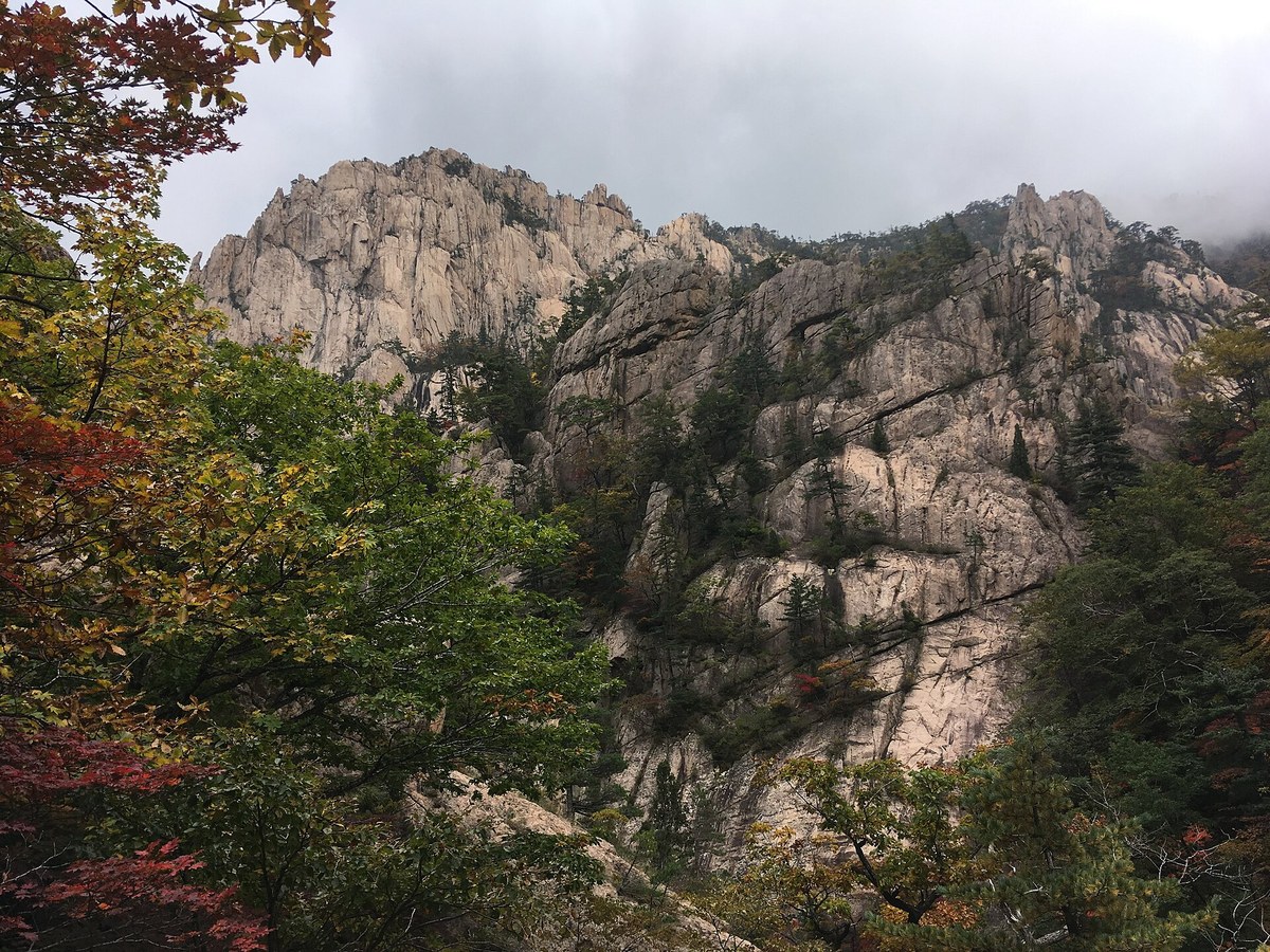 Granite peaks of Seoraksan National Park with early autumn foliage on the trees below