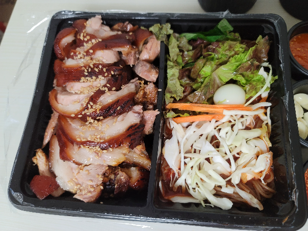 족발과 과일막국수