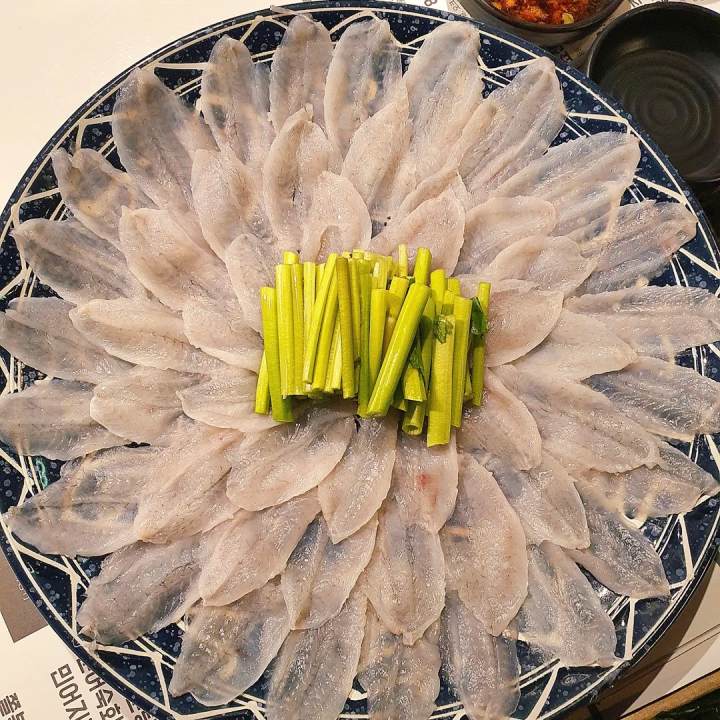 입에 착착 감기는 쫄깃함 귀한 별미 복어회 졸복회 강남 압구정 맛집 추천 생방송투데이 맛의 승부사