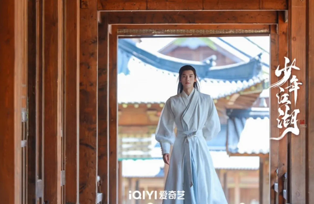 당당한-모습으로-걸어가는-부굉