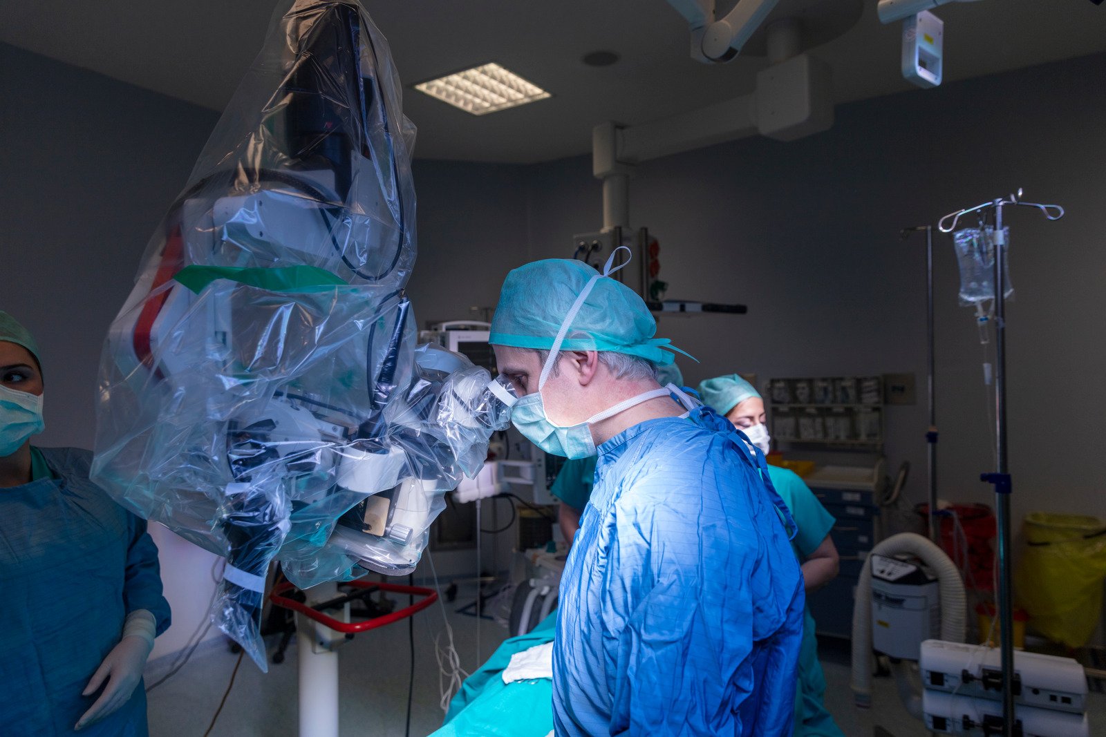 현미경을 이용한 감압술