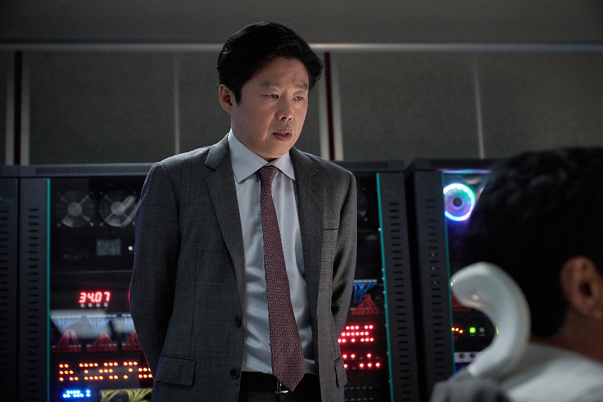 2025 영화 &amp;#39;바이러스&amp;#39; 리뷰 : 감염되면 사랑에 빠지는 독특한 로맨스