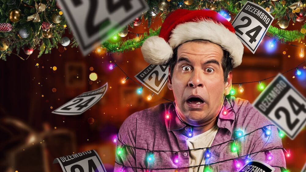 한남자가 크리스마트 트리용 작은 전구줄에 묶여서 놀라는 이미지