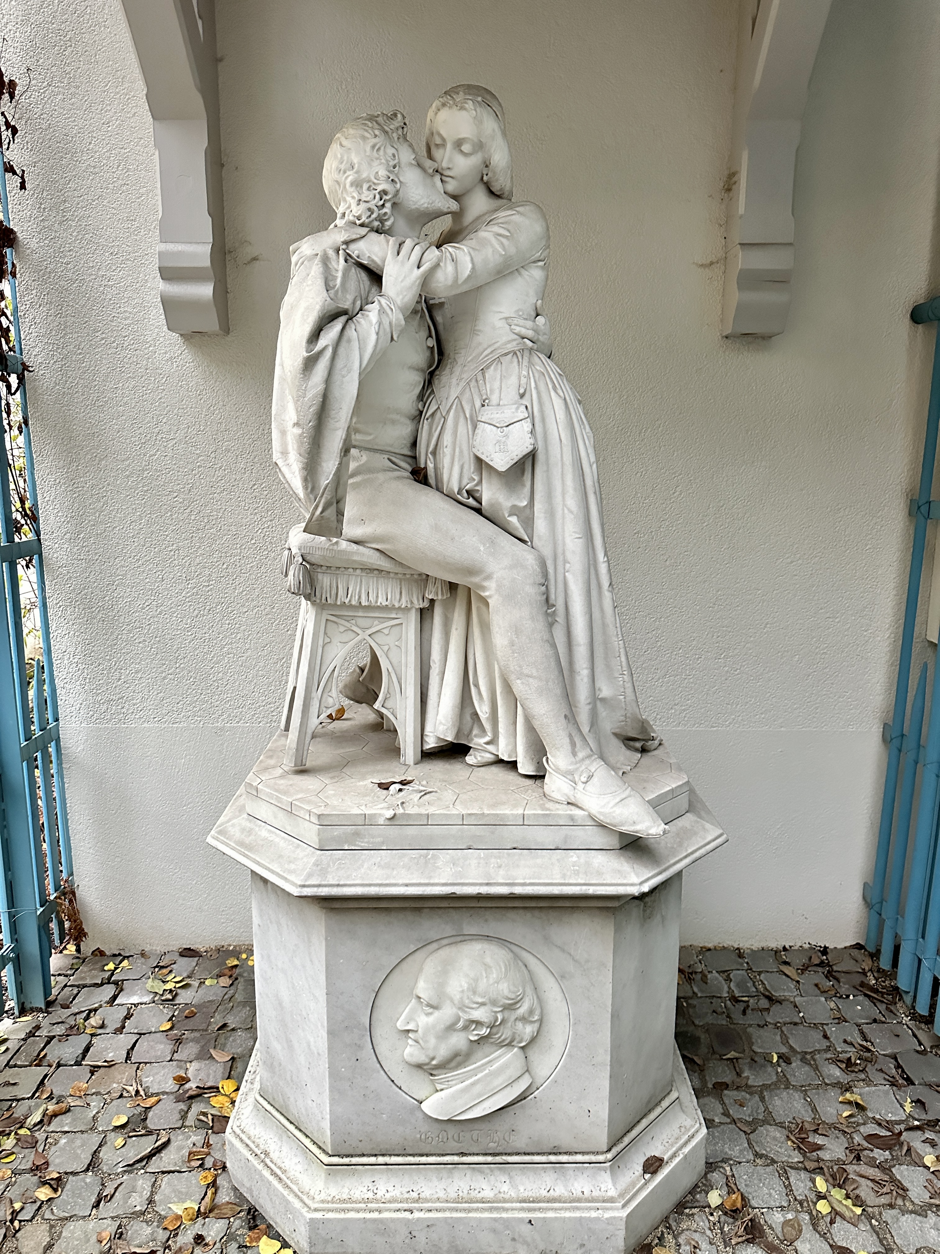 괴테하우스 조각상