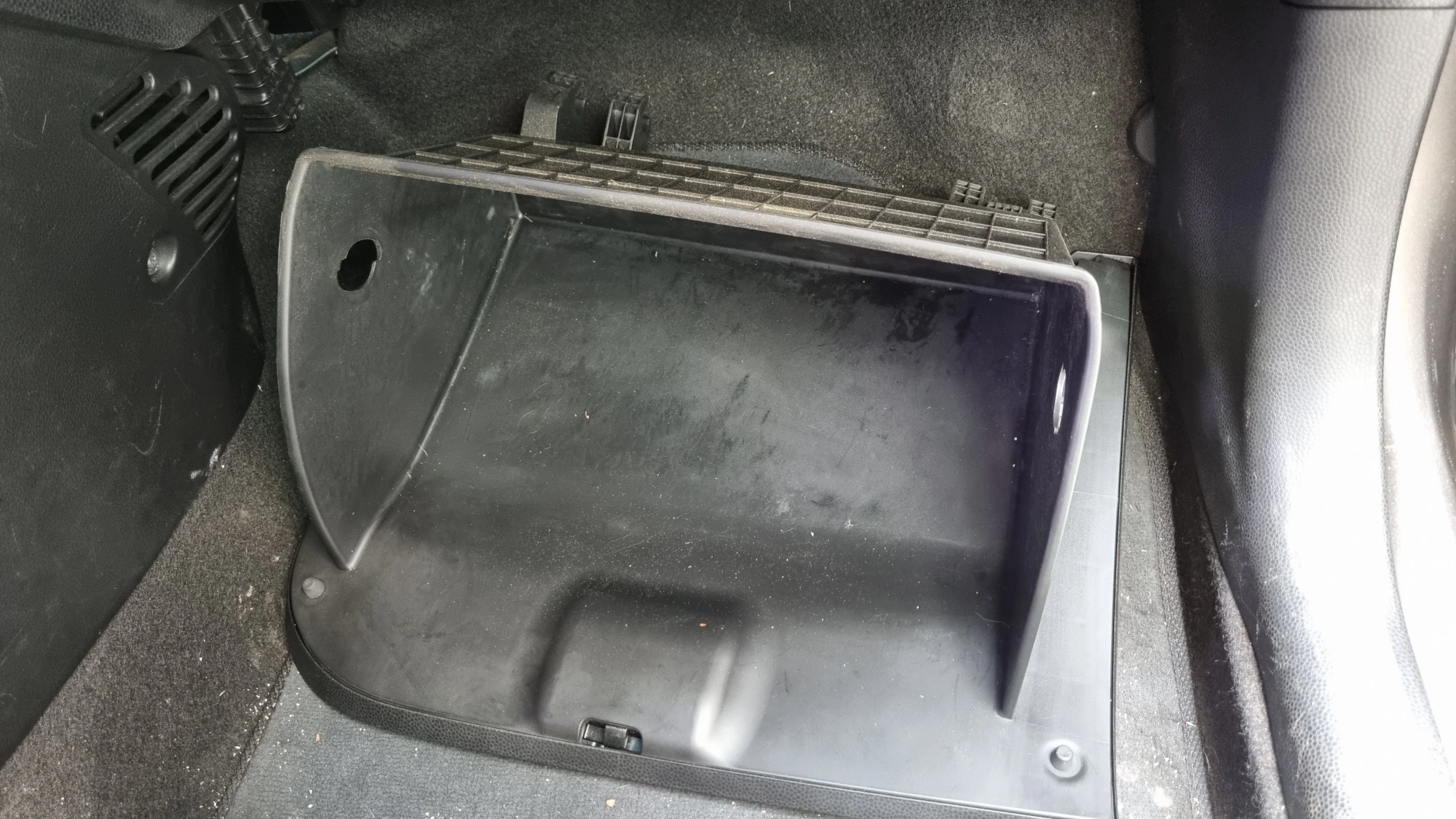 글로브박스 탈거 모습