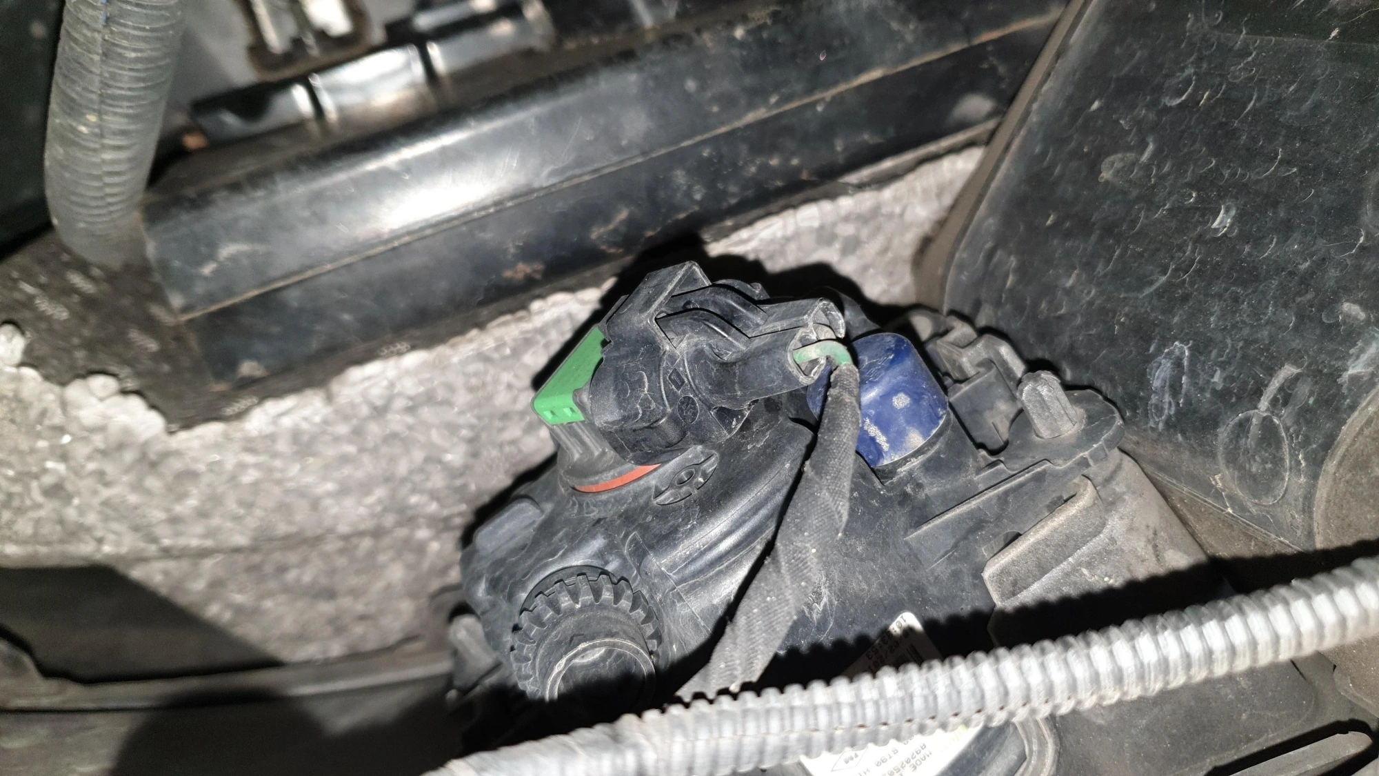 안개등 전구 소켓 끼운 모습