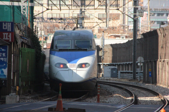 서울에서 부산으로 가는 ktx 기차