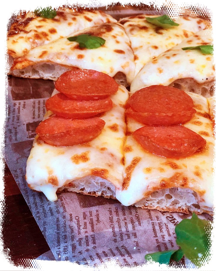 이탈리아 로마식 페퍼로니 피자
