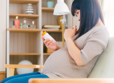 보충제를 고민하는 임산부