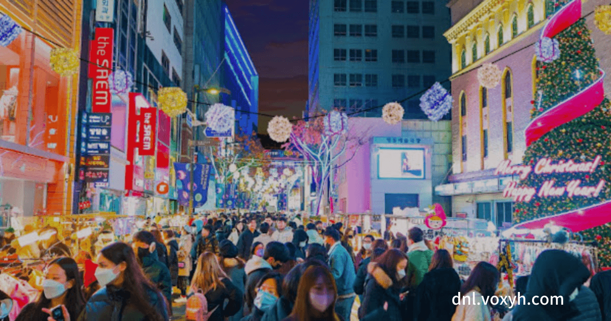 명동(Myeong-dong) 길가리 모습
