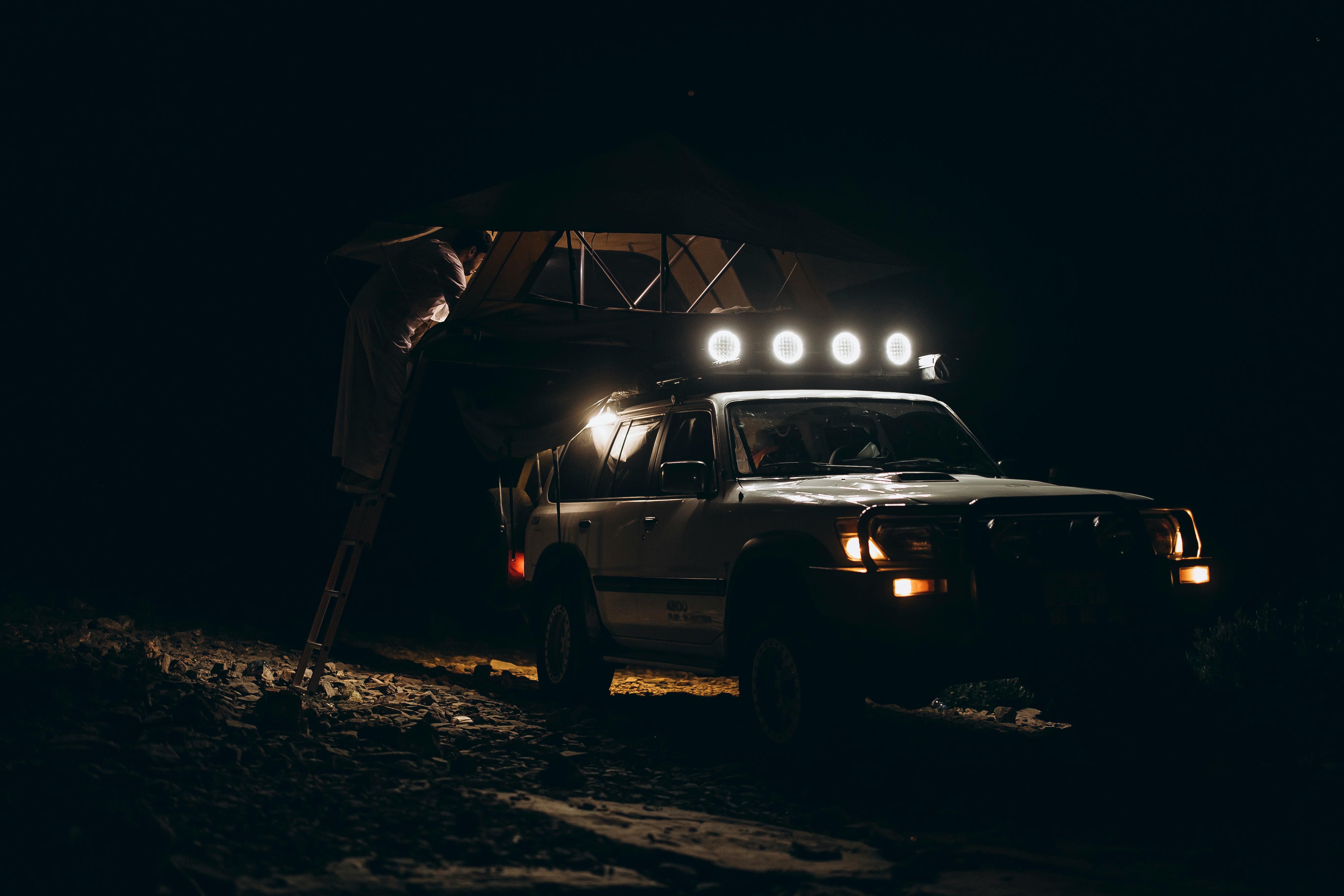 가솔린 vs 전기 레저카, 첨단기술 비교 분석 관련 사진