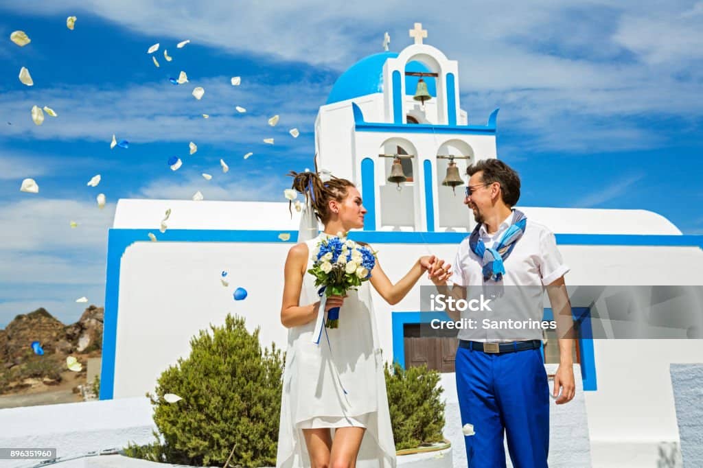 그리스 결혼식에서 돈을 던지는 이유 &ndash; 부자의 결혼식일수록 돈이 많다?!