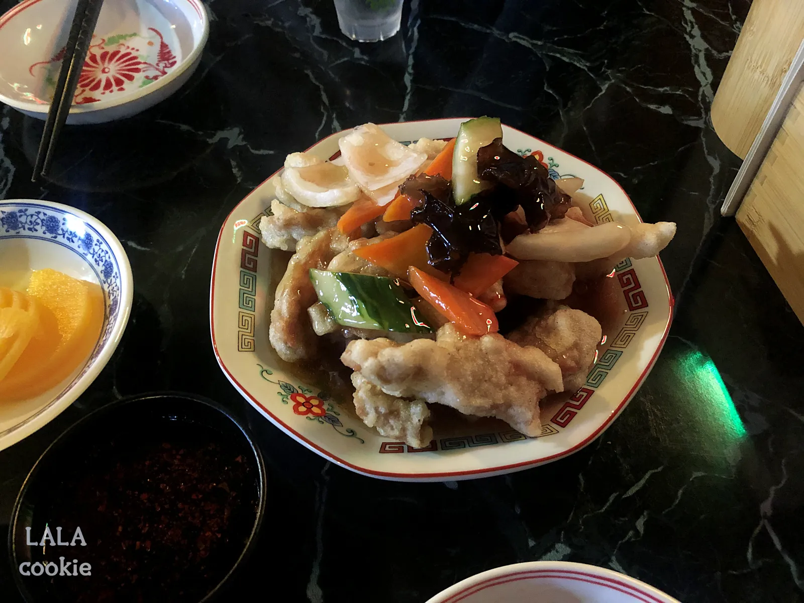 대구-달서구-상인동-맛집-자미원-소스가-부어진-탕수육