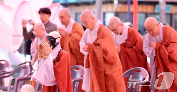 로봇 스님 가비: 조계사 수계식 현장 공개! '로봇 오계'에 담긴 AI 윤리의 비밀