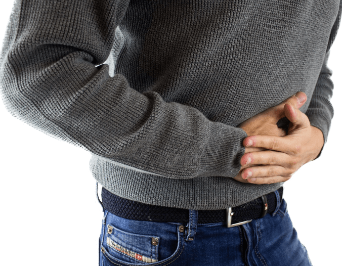 남성이 배에 손을 대고 배아파 하는 모습