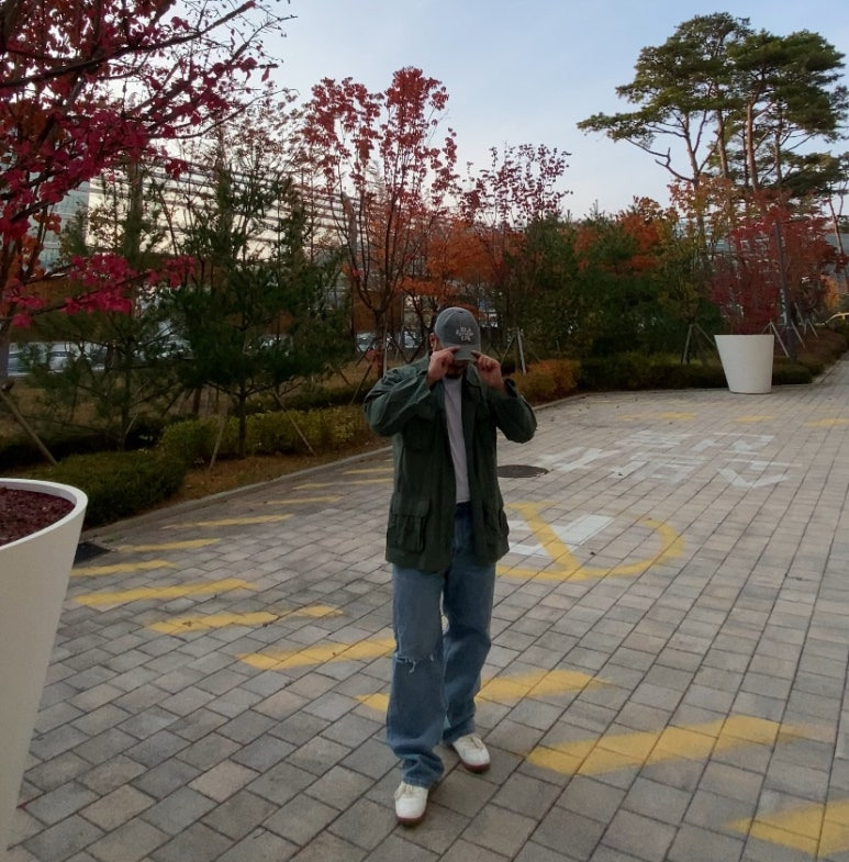 데일리룩('25. 11. 6.)윅 wick 스톤워시드 볼캡, 로스코 베트남 립스탑 정글 퍼티그 재킷, 무신사스탠다드 티셔츠, 무신사스탠다드 데미지진 무파진, 돔바 독일군 스니커즈