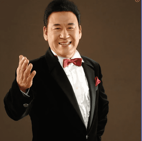 세 번째, 가수 현철 활동 모습