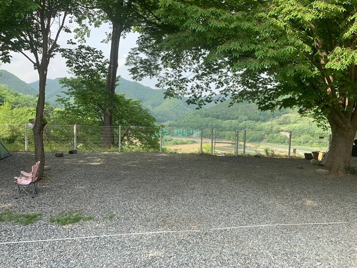 옛날학교 캠핑장-파쇄석 사이트