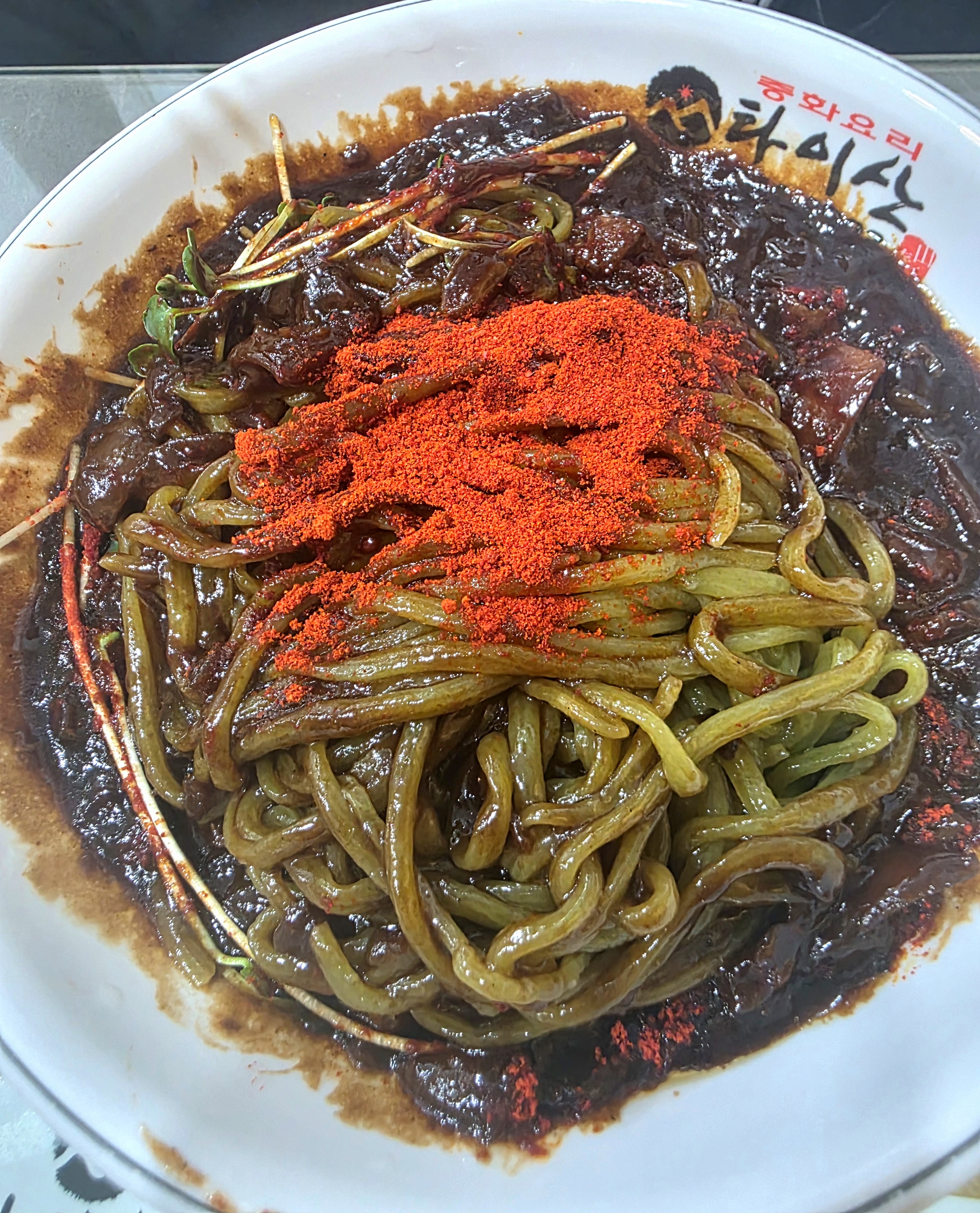 짜장엔-고춧가루입니다.