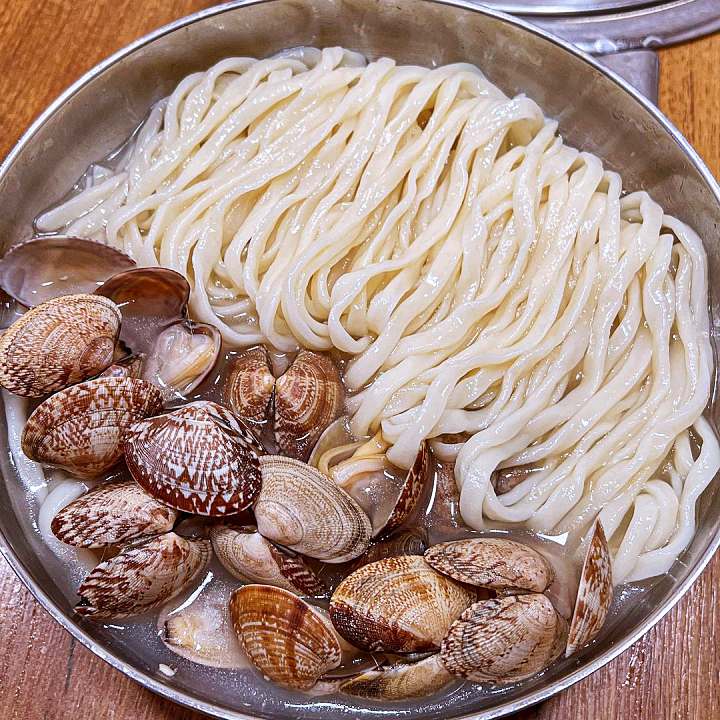 25년 정성 한 그릇 손칼국수 만두칼국수 수원 수원역 맛집 추천 생방송투데이 맛의 승부사