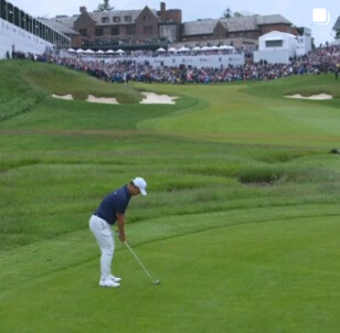 골프 치는 김주형 선수