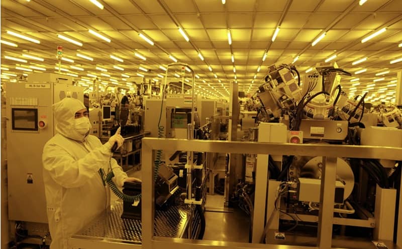 A Seagate facility&rsquo;s clean room. The hard-drive maker&rsquo;s shares gained 7.7% to a record on Monday. Photo: Cathal McNaughton/Reuters