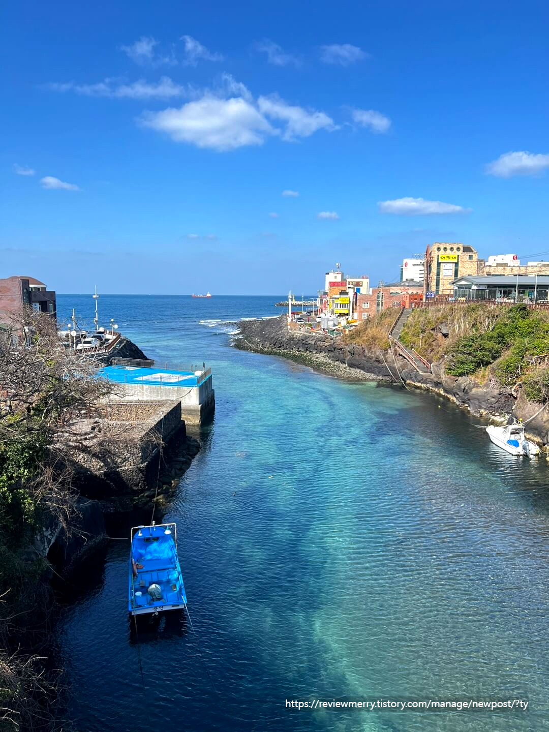 다리에서 본 바다풍경