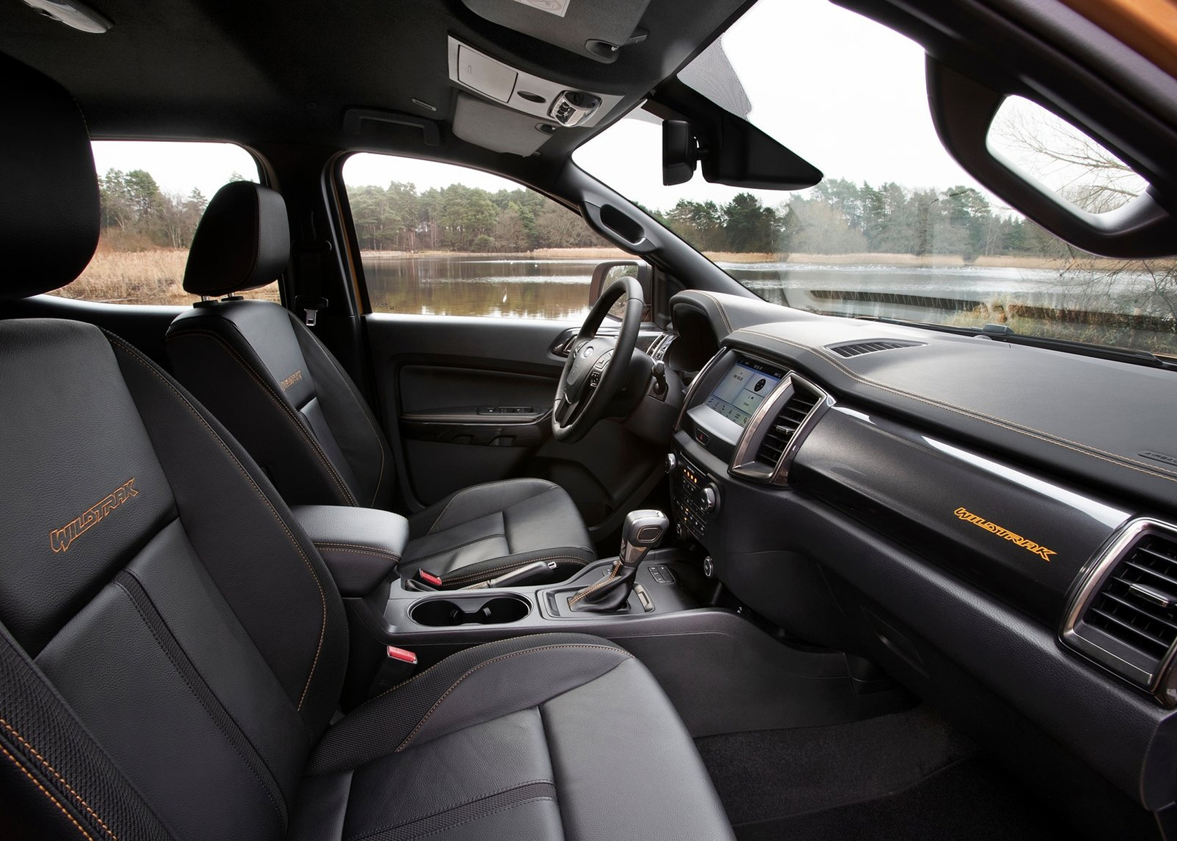 2021년형 포드 레인저 와일드트랙 실내 1열 사진