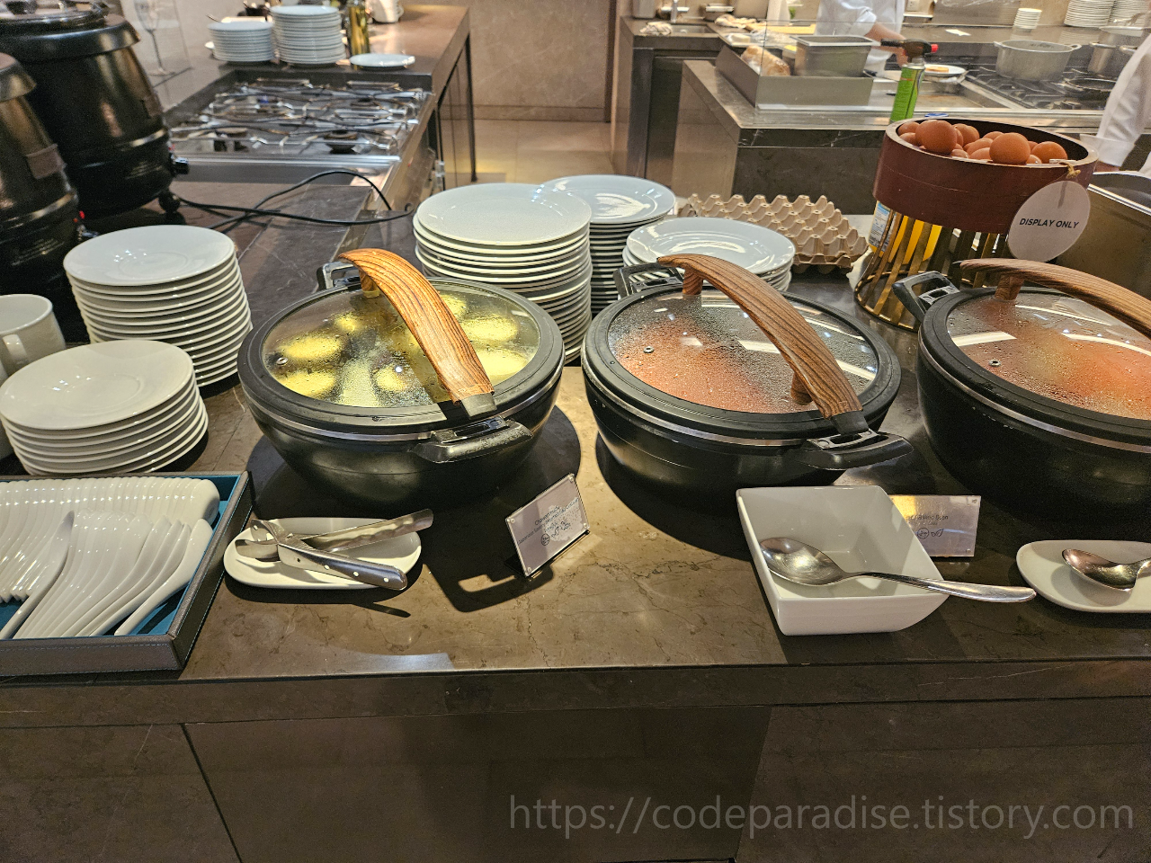 ํธํ
์ฌ์ง