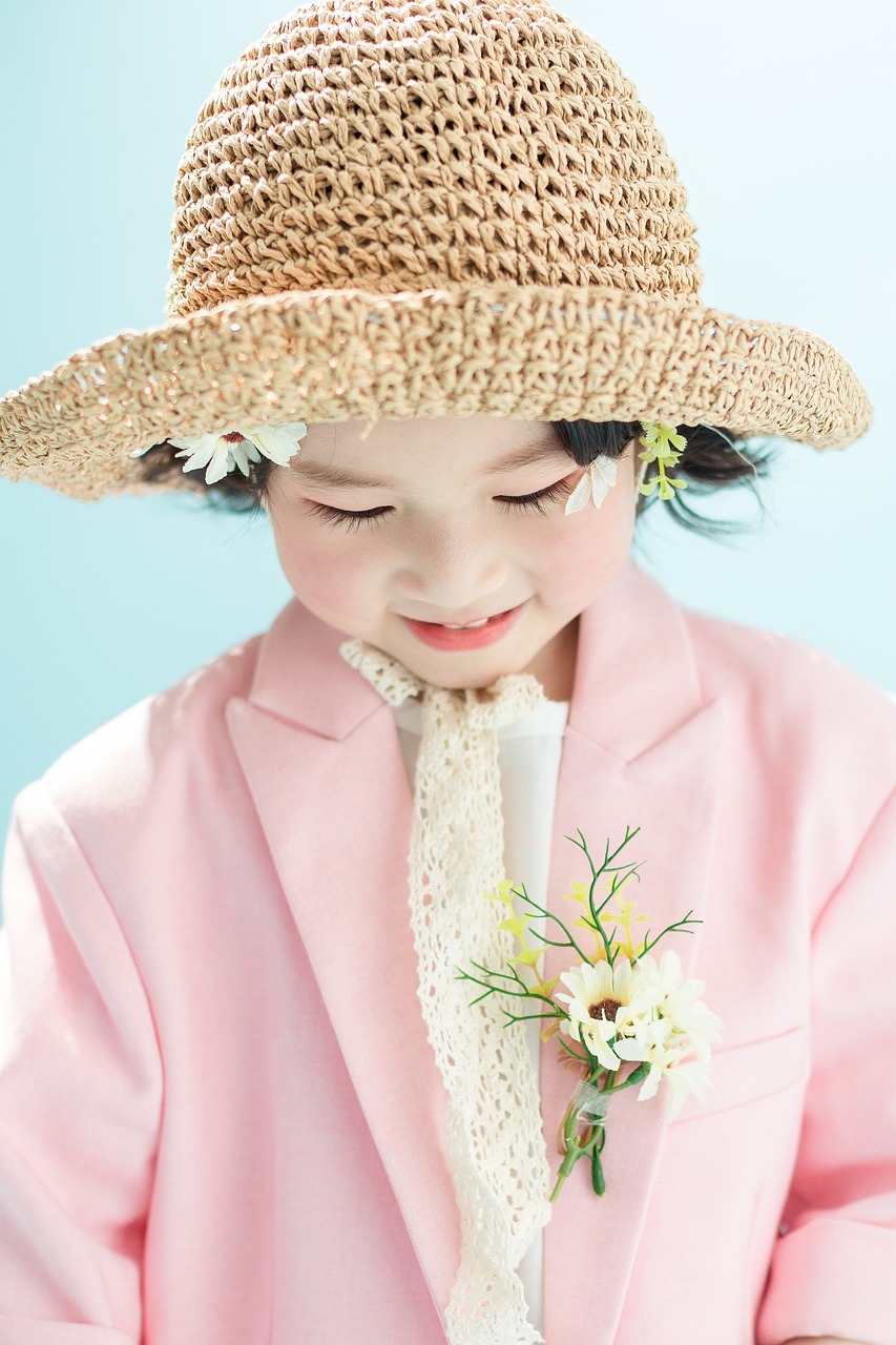 웃고 있는 천진한 모습의 여자 이이