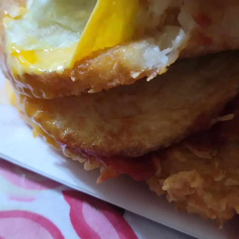 kfc-에그타워버거-내용물-해시브라운-에그프라이-사진