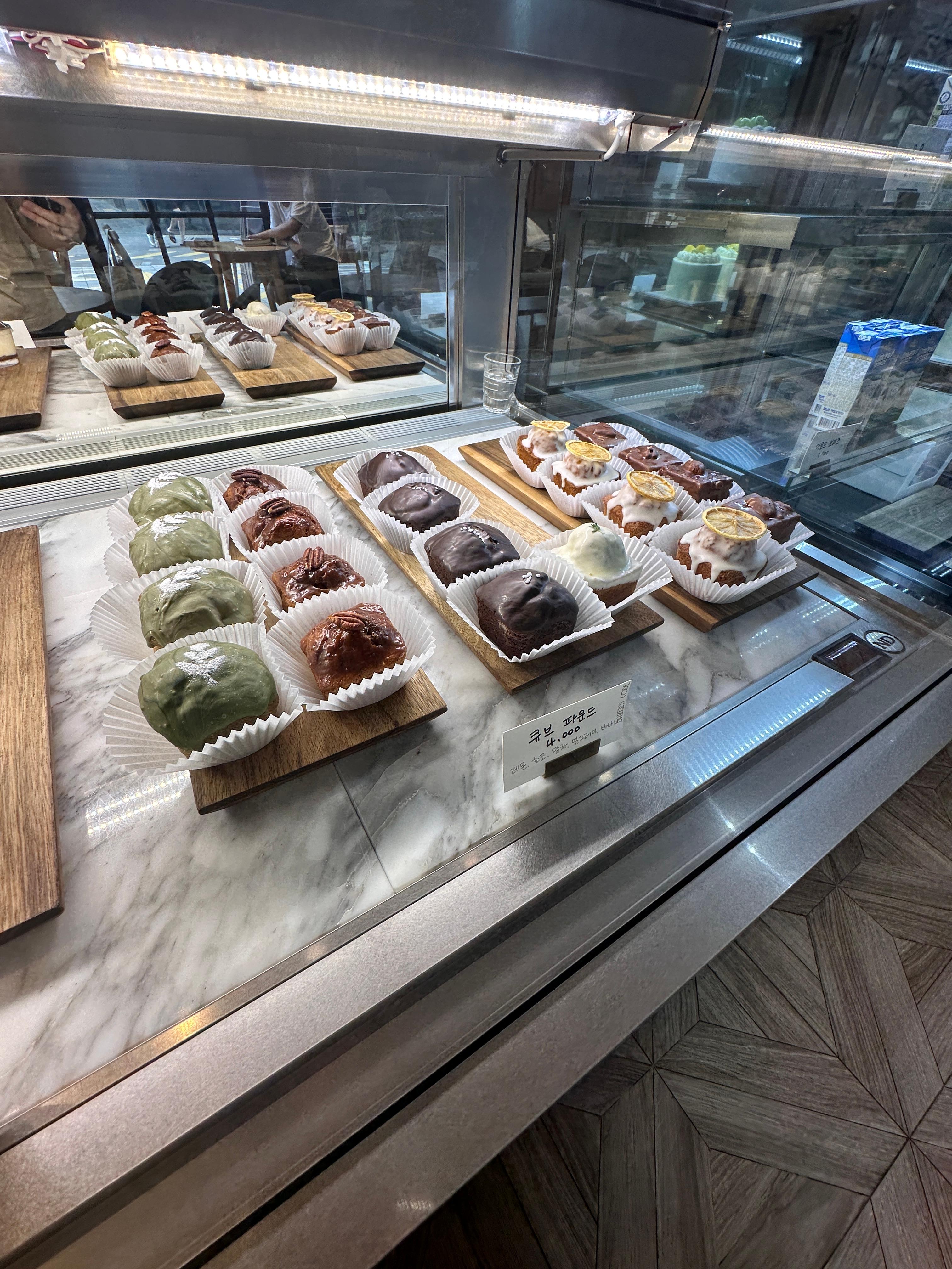 용산 해링턴스퀘어 빵집 추천|프랑스 밀가루로 만든 미니 식빵이 매력적인 베이커스 코드