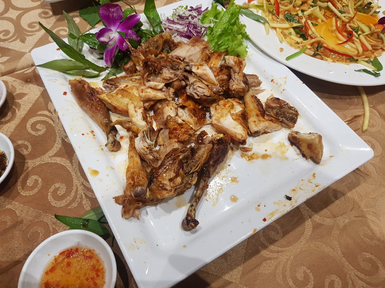 동나이 롱탄 로컬 맛집 Am Thuc Phuong Nam - Ga Ta(닭 튀김)