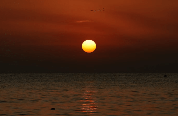 붉게 지는 석양