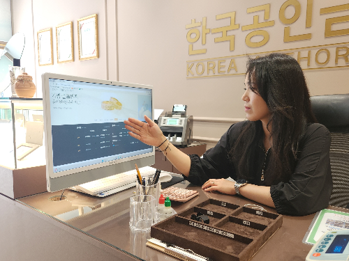 전문가 상담을 받을 수 있는 한국공인금거래소 김해율하지점 지점장님