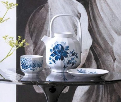 1779년-제품을-현대적으로-재해석하여-출시한-로얄코펜하겐의-블룸스트