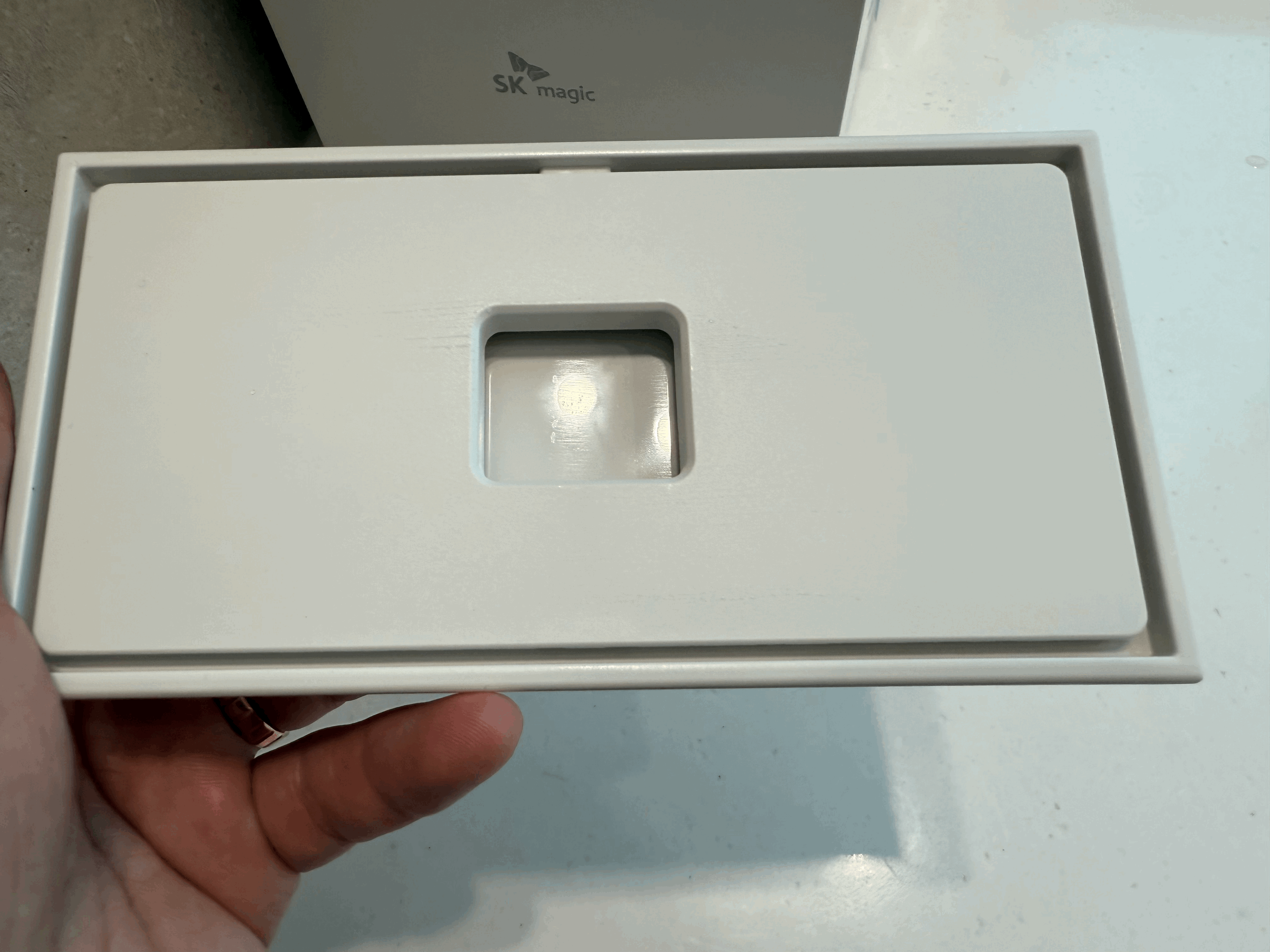 하단 자석을 치우고