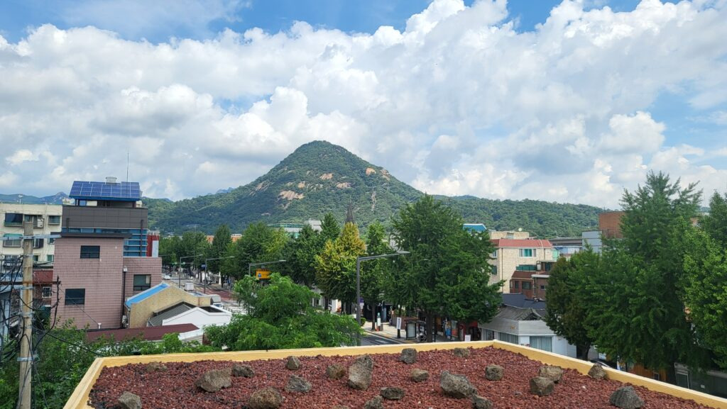 세종대왕 영감 한옥 카페 루프탑 인왕산 뷰