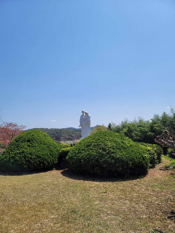 칠곡 가실성당 가족상 모습