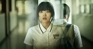 한공주 2014 교복을 입은 천우희 배우가 눈물을 글썽거리는 장면